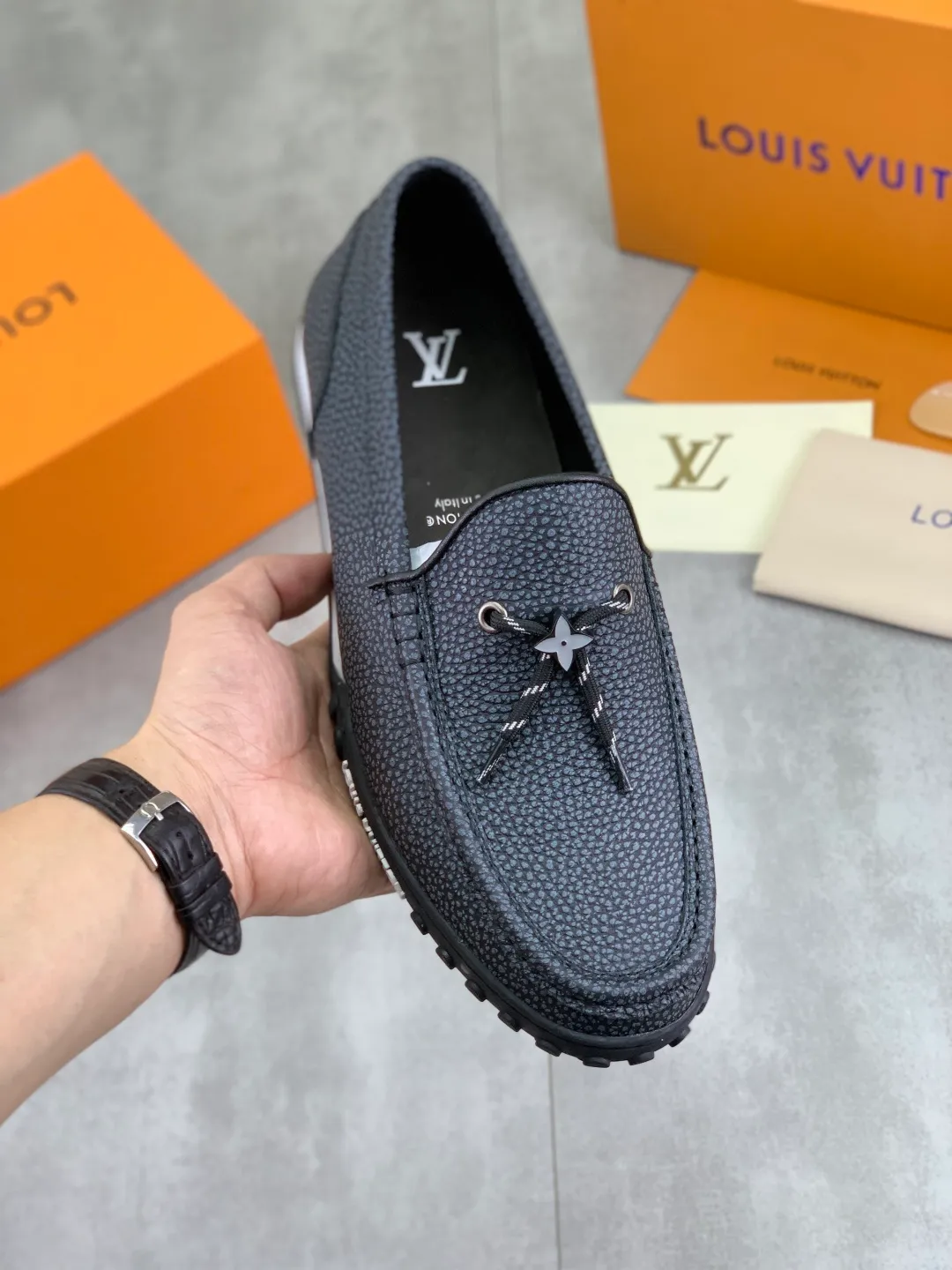 Men's Men's Shoes 💰P640 New Style 💶[LOUIS VUITTON] Water-dyed Niuli Original Order New Style 🍀LV Louis Vuitton *——Top version of LV classic leather shoes! Made of imported original calfskin, original leather side strips and wear-resistant high-end rubber outsole! High quality products! Color: black optional Size: 39-45